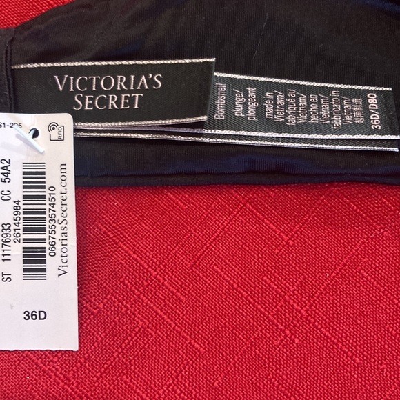 Gorgeous NWT Victorias Secret Black Bombshell plunge bra 36D - Picture 3 of 3